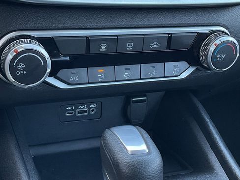 Used 2025 Nissan Altima 2.5 SV image 32