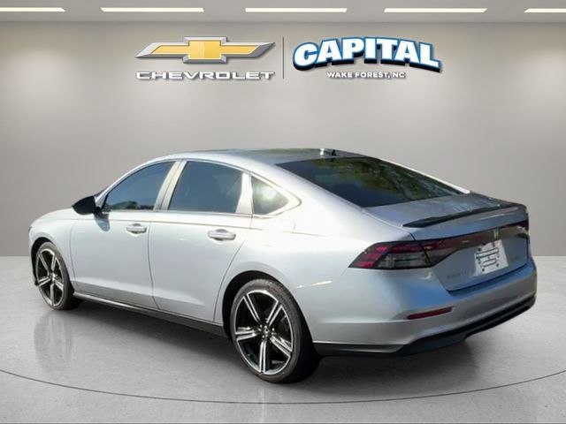 Used 2023 Honda Accord Sport image 4
