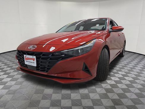 Used 2023 Hyundai Elantra SEL w/ Convenience Package FWD image 7