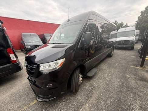 Used 2019 Mercedes-Benz Sprinter 3500 image 2