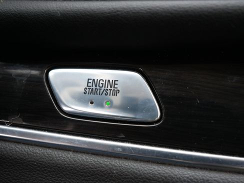 Used 2019 Buick Enclave Essence image 29