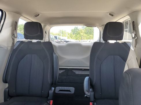 Used 2023 Chrysler Voyager LX FWD image 13