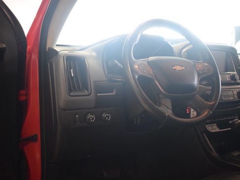 Used 2019 Chevrolet Colorado Z71 image 40