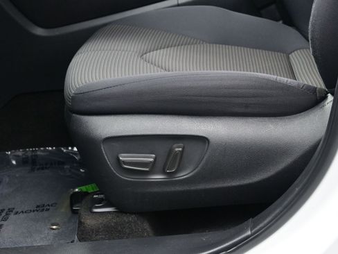 Used 2024 Toyota Highlander LE AWD/4WD image 10