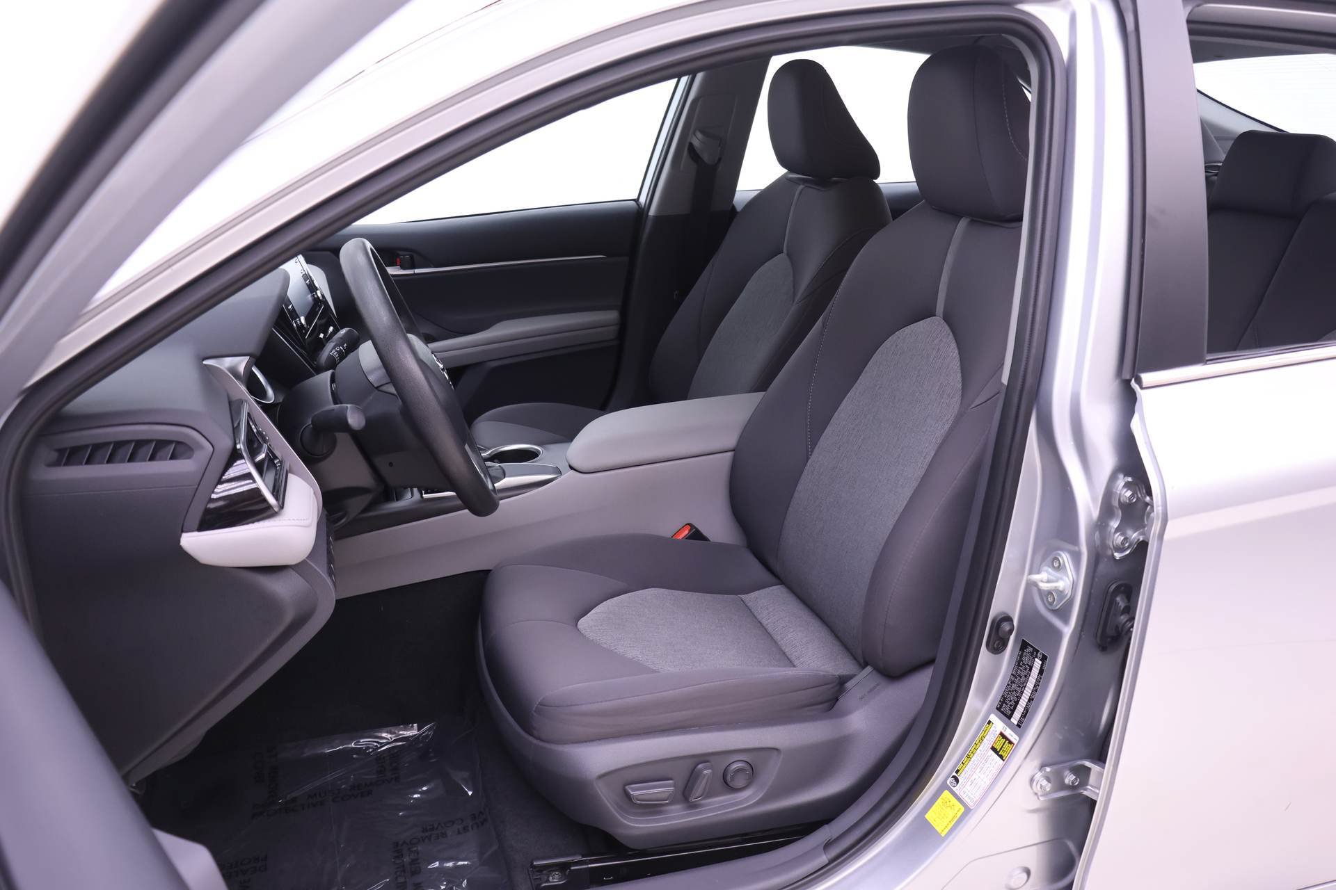 Used 2021 Toyota Camry LE FWD image 4