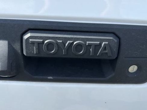 Used 2017 Toyota Tacoma SR5 w/ Tow Package AWD/4WD image 29