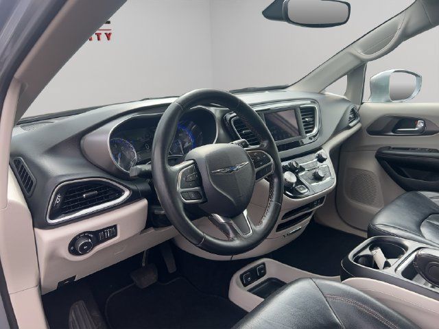Used 2020 Chrysler Pacifica Touring-L FWD image 38