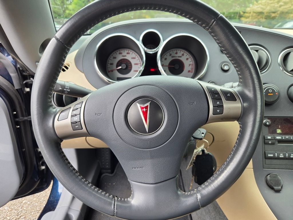 Used 2006 Pontiac Solstice Convertible w/ Premium Package RWD image 11