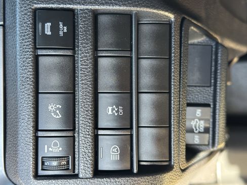 Used 2025 Toyota Tacoma SR5 image 43