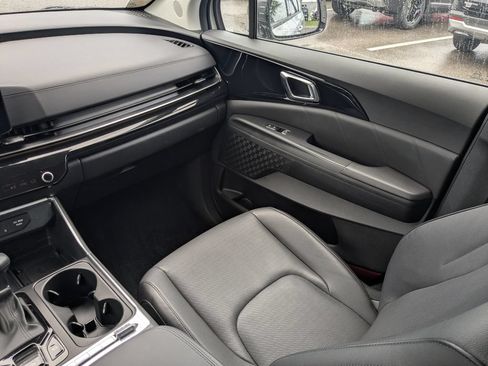 Used 2025 Kia Carnival SX Prestige FWD image 23