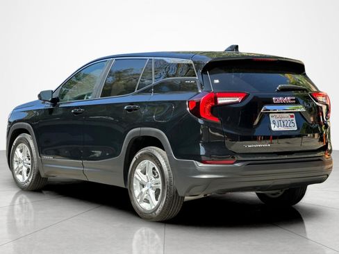 Used 2024 GMC Terrain SLE FWD image 3