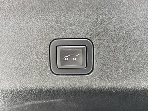 Used 2023 Chevrolet Suburban RST RWD image 9