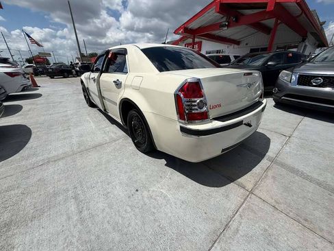 Used 2008 Chrysler 300 LX RWD image 5