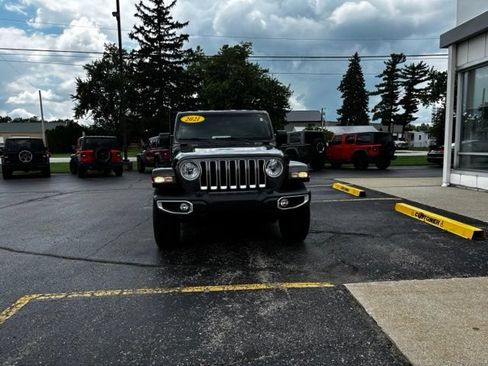 Used 2021 Jeep Wrangler Unlimited Sahara AWD/4WD image 2
