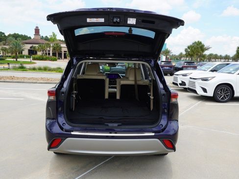 Used 2024 Toyota Highlander Platinum FWD image 37