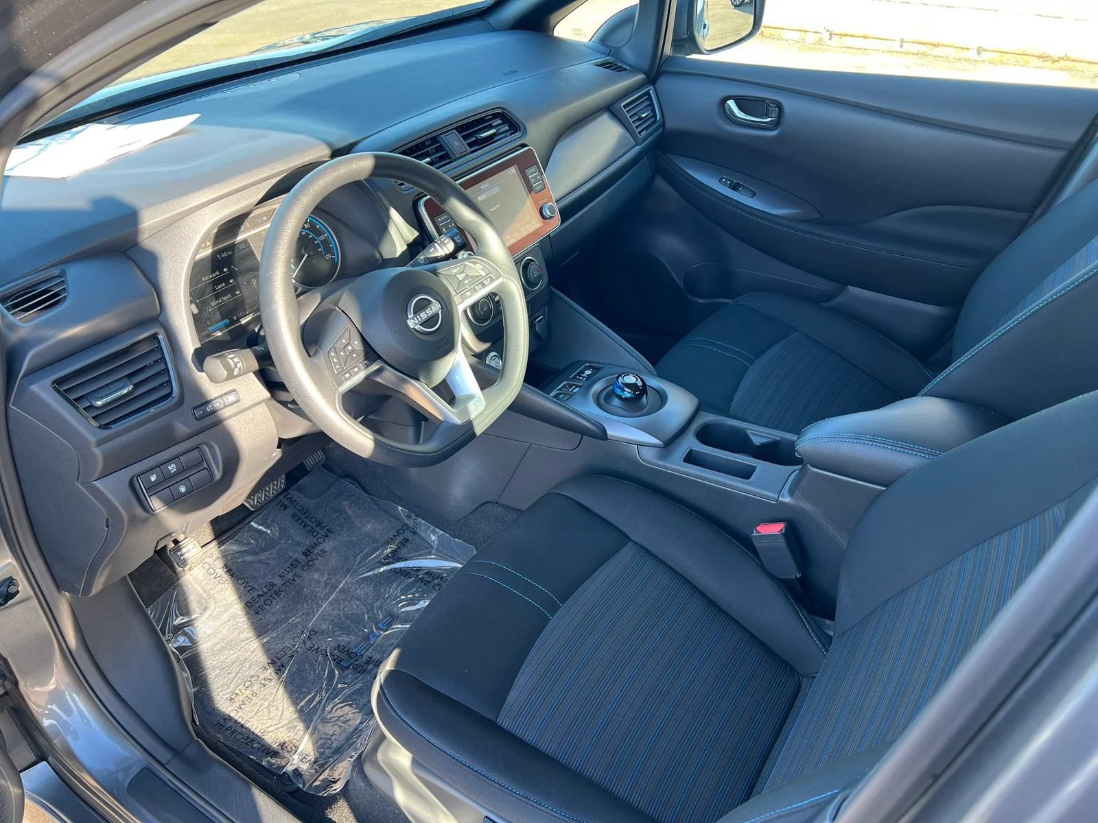 Used 2025 Nissan Leaf S FWD image 11
