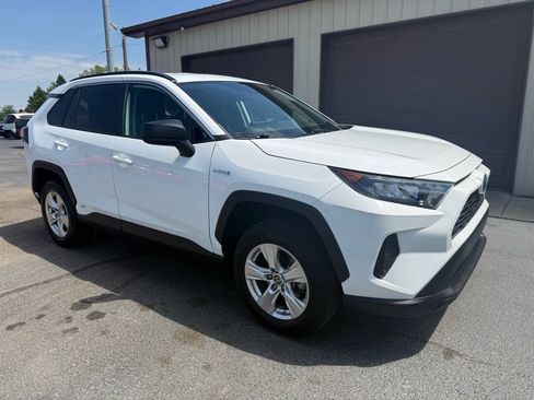 Used 2021 Toyota RAV4 LE AWD/4WD image 4