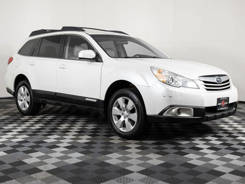 Used 2012 Subaru Outback 2.5i Premium w/ All-Weather Pkg AWD/4WD image 10