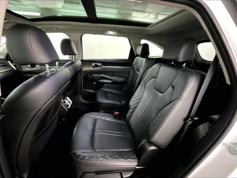 Used 2023 Kia Sorento SX Prestige image 22