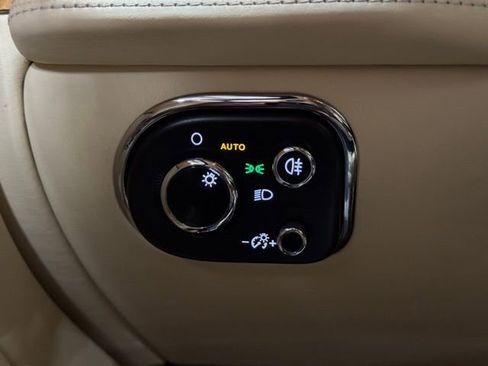 Used 2012 Bentley Mulsanne image 25