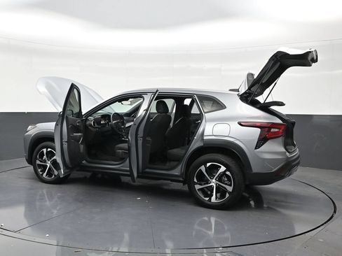 Used 2025 Chevrolet Trax RS FWD image 31