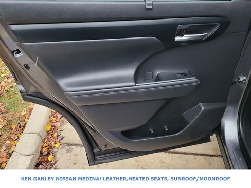 Used 2023 Toyota Highlander L image 44