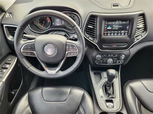 Used 2019 Jeep Cherokee Latitude Plus w/ Comfort/Convenience Group image 27