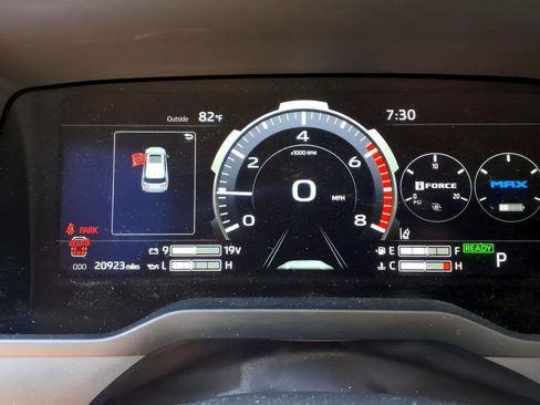Used 2024 Toyota Sequoia Platinum AWD/4WD image 25