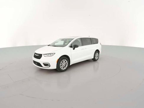 New 2026 Chrysler Pacifica Limited image 4