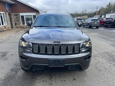 Used 2019 Jeep Grand Cherokee Altitude AWD/4WD image 2