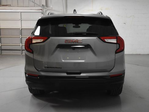Used 2023 GMC Terrain SLE w/ Driver Convenience Package FWD image 10
