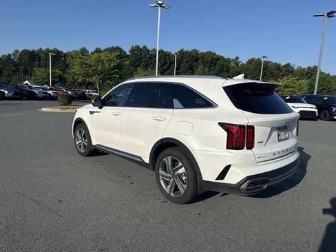 Certified 2022 Kia Sorento SX Prestige w/ Panoramic Sunroof Package AWD/4WD image 6