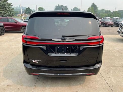 Certified 2024 Chrysler Pacifica Touring-L FWD image 5