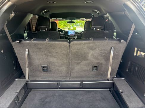 Used 2020 Ford Explorer XLT w/ Equipment Group 202A AWD/4WD image 39