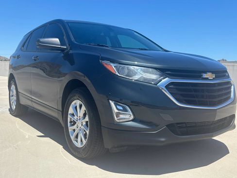 Used 2018 Chevrolet Equinox LS FWD image 3