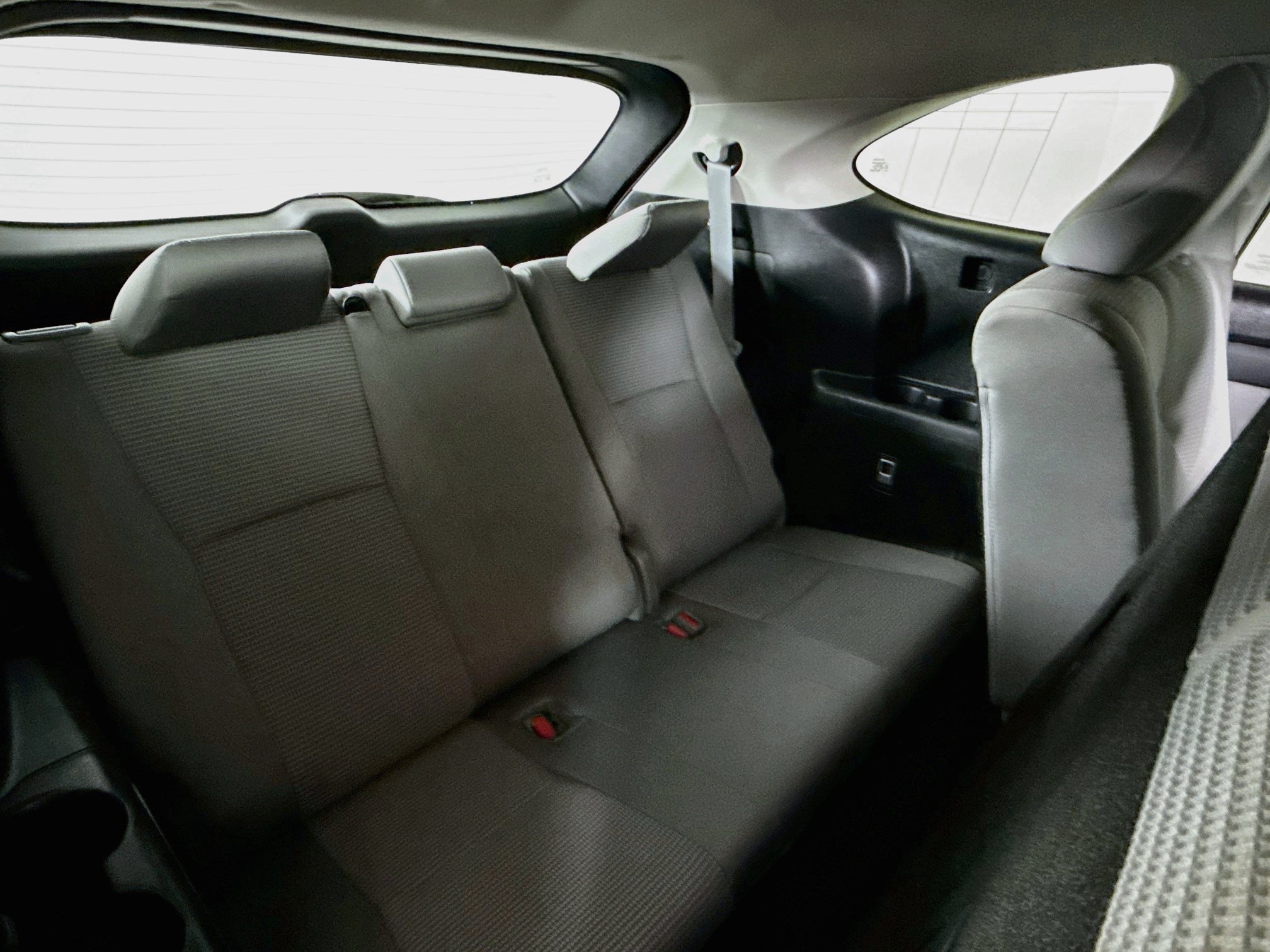 Used 2021 Toyota Highlander L FWD image 33
