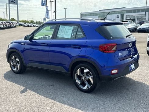 Used 2025 Hyundai Venue SEL FWD image 3