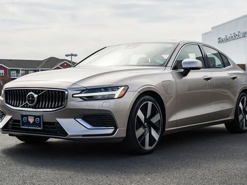 Certified 2023 Volvo S60 T8 Ultimate image 3