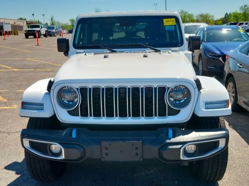 Used 2024 Jeep Wrangler Unlimited Sahara w/ Technology Group AWD/4WD image 8