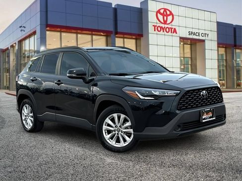 Used 2022 Toyota Corolla Cross LE AWD/4WD image 2