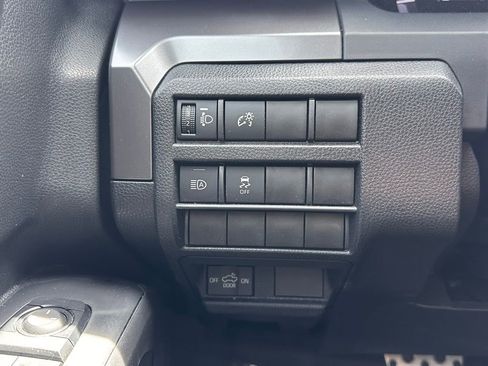 Used 2025 Toyota Tacoma TRD Sport AWD/4WD image 31