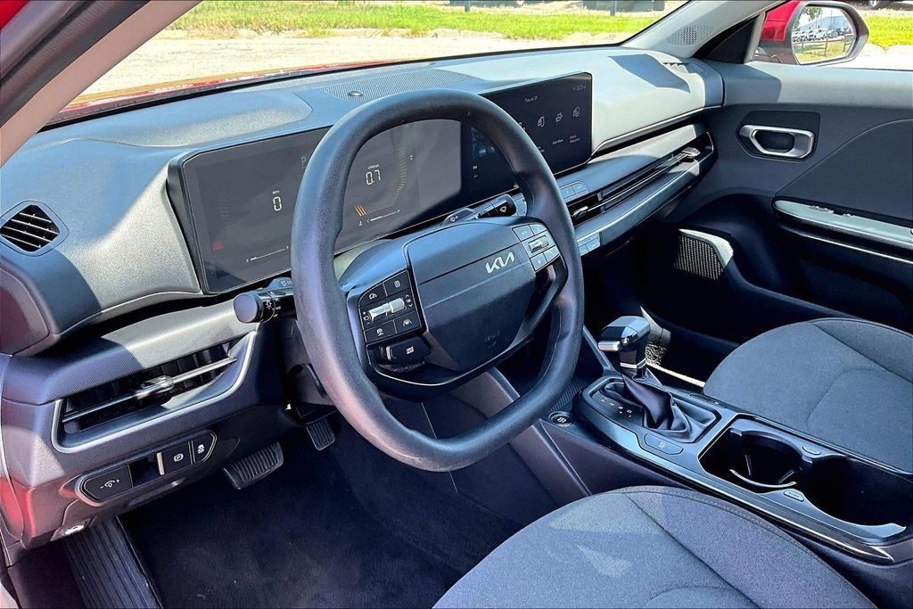 Used 2025 Kia K4 FWD image 12