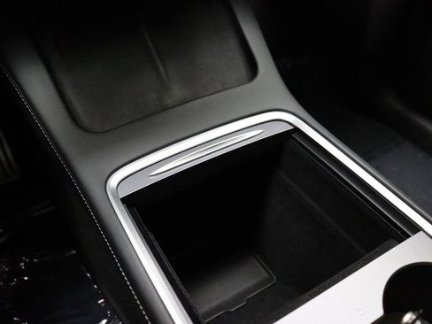 Used 2022 Tesla Model Y Performance image 37