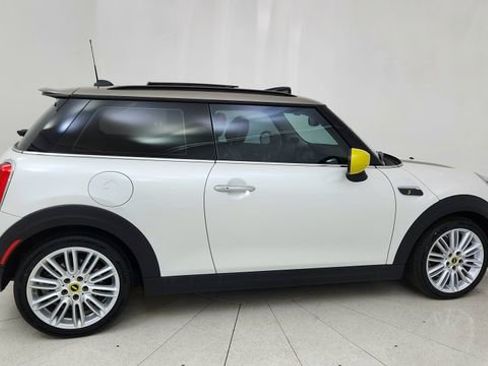 Used 2024 MINI Cooper SE w/ Signature Upholstery Package image 6