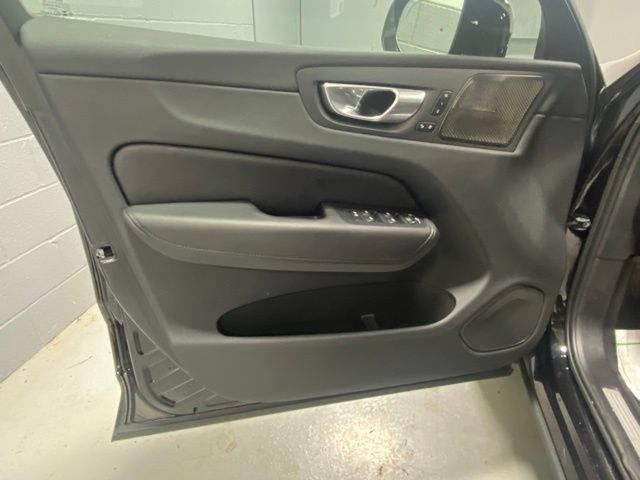 Certified 2023 Volvo XC60 B5 Plus AWD/4WD image 6