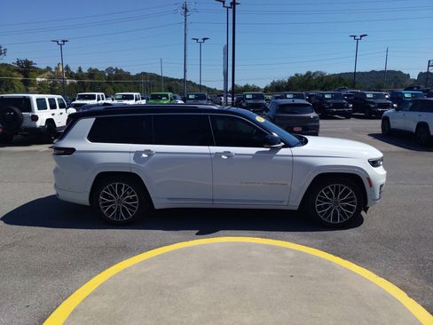 Used 2023 Jeep Grand Cherokee L Summit image 5