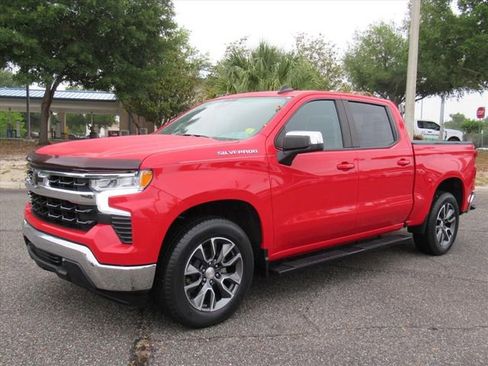 Used 2022 Chevrolet Silverado 1500 LT w/ Protection Package RWD image 3