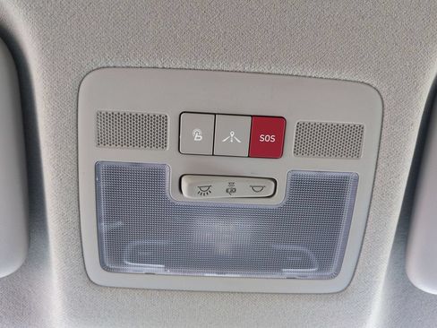 Used 2024 Hyundai Venue Limited FWD image 19
