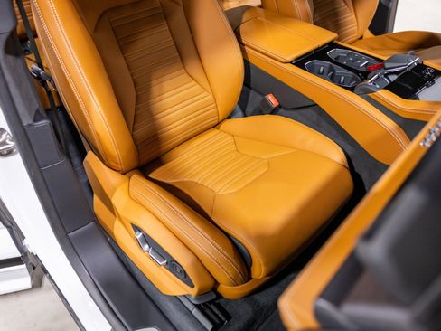 Used 2025 Lamborghini Urus SE image 33