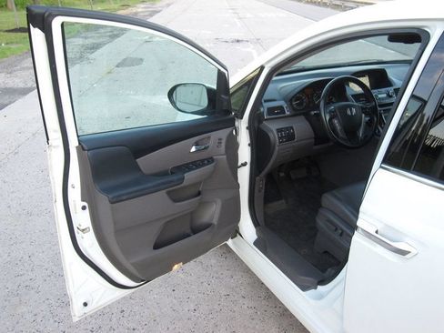 Used 2014 Honda Odyssey Touring Elite image 16